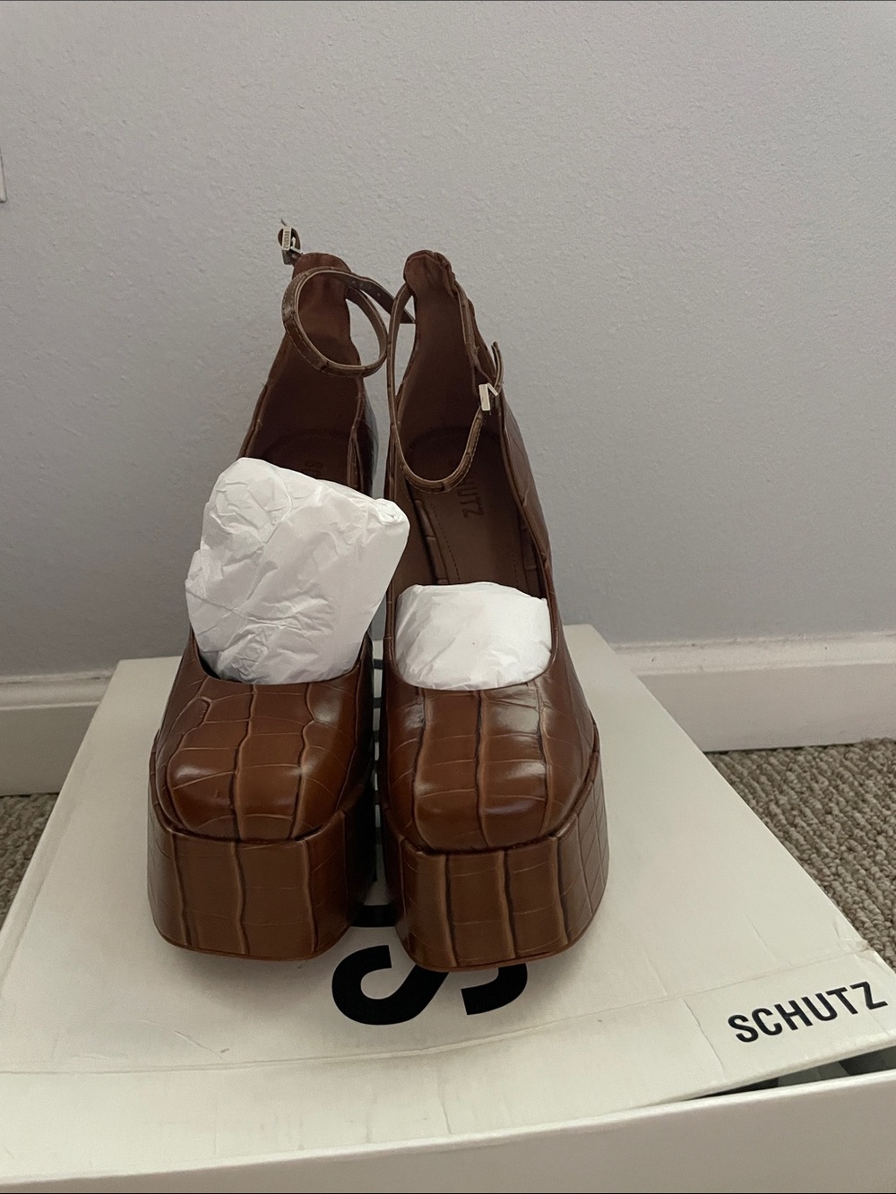 SCHUTZ Brown Croc-Embossed Platform High-Heel Sandals